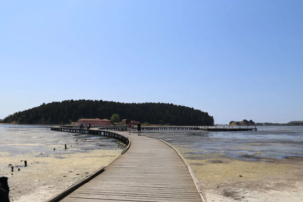 Eco-Tourism Wetland Visit Checklist: What to Pack and How to Leave No Trace